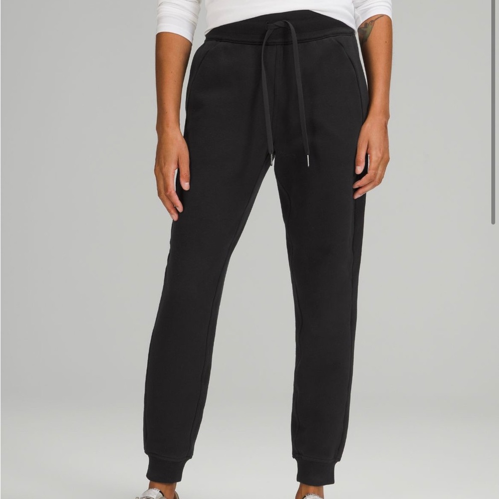 lululemon scuba joggers in black